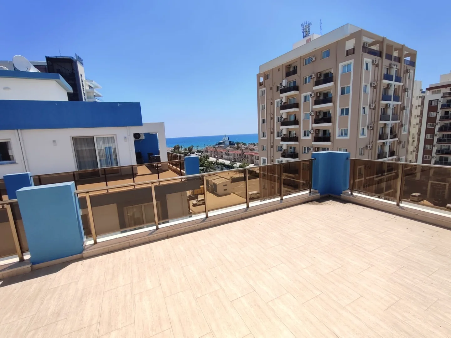 İSKELE LONG BEACH'TE FUL DENİZ MANZARALI BÜYÜK TERAS 1+1 PENTHOUSE TAKSİTLİ — İskele